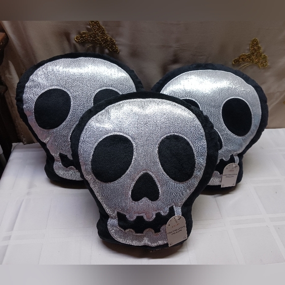 Lot Of 3- Halloween Skull Throw Pillows - Picture 1 of 3
